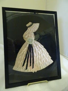 Cinta/tela victoriana de colección de 1930 enmarcada bajo vidrio hecha a mano para dama - Imagen 1 de 4
