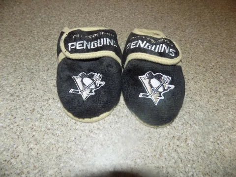 NHL FOREVER COLLECTIONS PITTSBURGH PENGUINS INFANT BABY BOOTIES Cover
