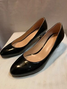DAMEN SCHWARZ LACK RUNDE SPITZE PUMPS GRÖSSE 8 MIT 2 "ABSATZ - Bild 1 von 6