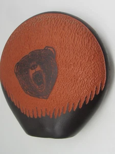 Navajo Signed Bear  Pottery Vase Sculpture 11.5 x 11.5" By EY DINE - Bild 1 von 11