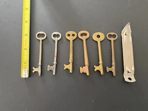 Lot of Old Skeleton Keys Key Estate Find FREE SHIPPING - Picture 1 of 6