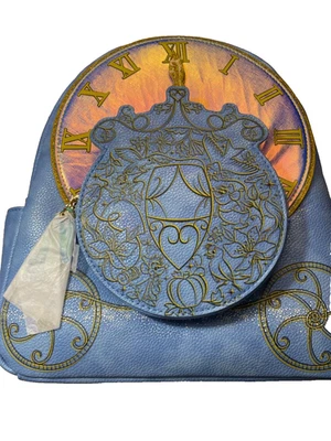 Mini mochila Danielle Nicole x Disney Cinderella Carriage Foto 1 de 3