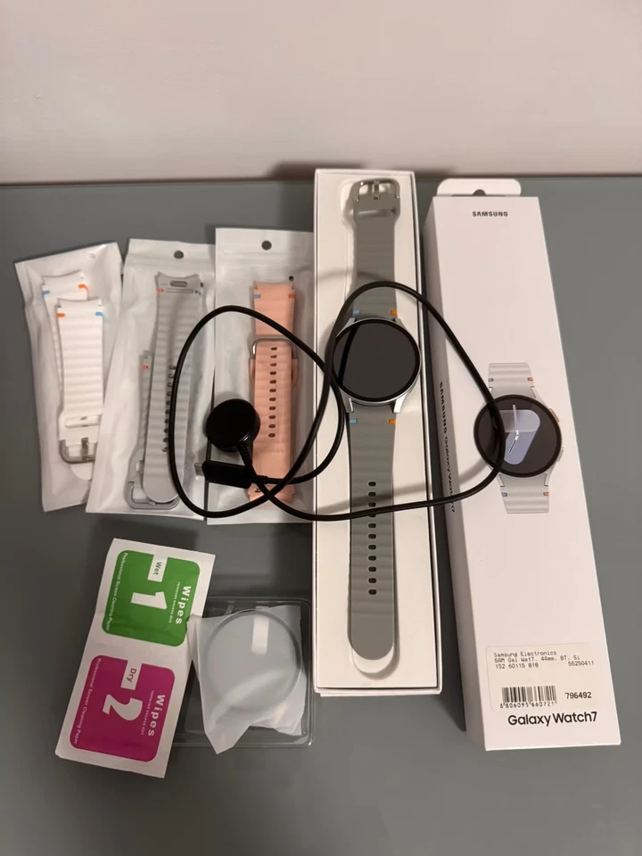 Samsung Galaxy Watch 44mm BT Silber neu, ungetragen - Bild 1 von 1