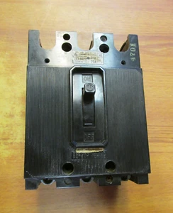 ITE CIRCUIT  BREAKER 3P, 70A, CAT# EE3-B070 ...   VB-91 - Picture 1 of 6