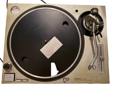 ⚡ Tocadiscos Technics SL-1200MK5 de accionamiento directo plateado usado con arañazos Japón 📌 Foto 1 de 4