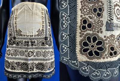 Avental antigo preto bordado branco algodão tcheco eslovaco Kroj folclórico vintage - Imagem 1 de 3