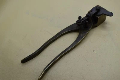 interesting and unusual english Brass mold 12 bore slug .752 spiral wing groove - Image 1 of 4