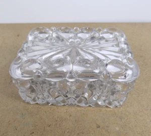 Scatola porta carte o sigarette vintage in vetro pressato modello pergamena o lumaca - Foto 1 di 6