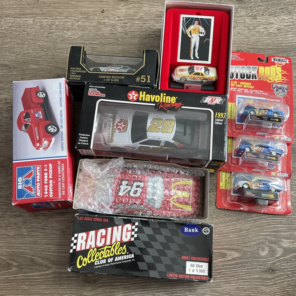 Havoline Racing Ernie Irvan #28 冠军 1: 24 压铸库存汽车银行捆绑包 — 第 1/1 张图片