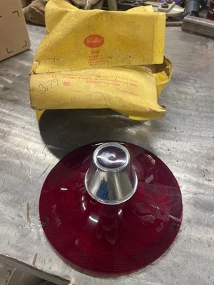 Conjunto de lente de lámpara trasera y parada Ford 1961 para pasajeros y camioneta NORS Foto 1 de 4