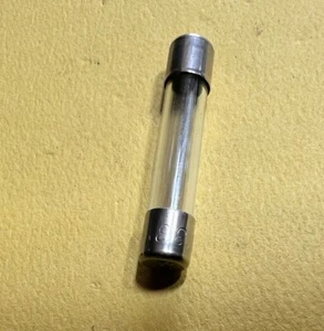 USADO Fusible 313 1/2A 250V 1.25" x .25" Fusibles de Vidrio Qt.5 1/4" x 1-1/4" - Imagen 1 de 3