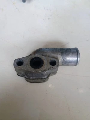 Brida de conexión de inyector de válvula de arranque en frío BMW E21 320i M10 1980-83 Foto 1 de 3