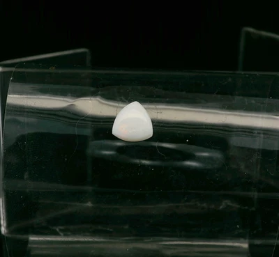 Ópalo cabujón etíope natural genuino con forma de billón de 0,67 quilates 7 x 7 mm Foto 1 de 4