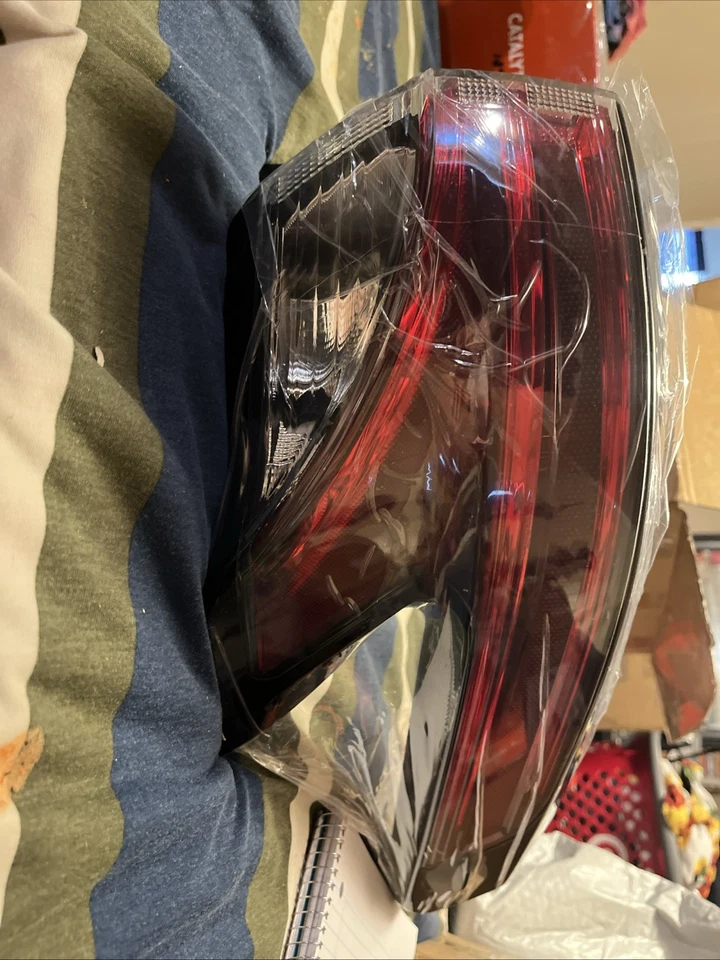 Luz trasera exterior Sienna Limited Platinum XSE 2021 2022 pasajero lado derecho Foto 1 de 4