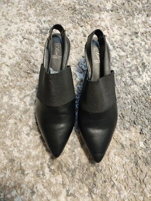 Vera Wang kitten Heels Size 7 Worn Once (Excellent Condition) Black  - Image 1 of 4