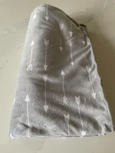 Circo Arrows Baby Blanket  Gray White Plush Sherpa Fleece 39x30 Target - Picture 1 of 3
