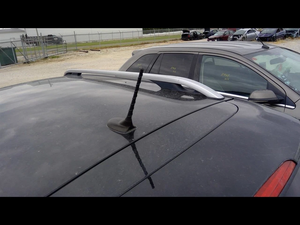 2014-2018 JEEP CHEROKEE ROOF Mounted Antenna  - Image 1 of 4