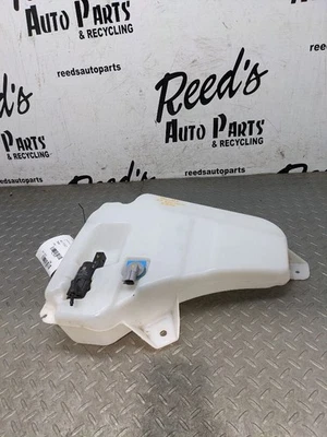 Depósito de lavado para camioneta Sierra 2500 20-23 1176630 Foto 1 de 4