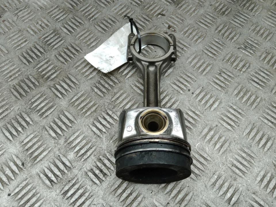 VOLKSWAGEN GOLF PISTÓN VARA 2.0 DIÉSEL 04L107065A CRBC MK7 2013-2020 Foto 1 de 4