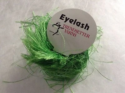 Hilo de pestañas Trendsetter #71 verde lima brillante 20 gr 80yds Foto 1 de 3