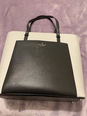 Bolso de hombro grande de cuero gris-negro Kate Spade New York para mujer Foto 1 de 4