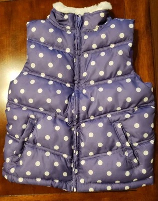 Abrigo chaleco acolchado de piel sintética lunares púrpura para niña Gymboree pequeño 5-6 usado en excelente estado cálido Foto 1 de 3