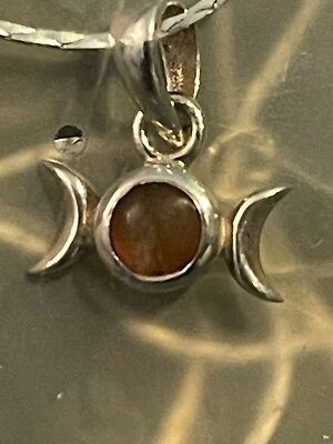 Pequeño Collar Colgante Plata Diosa Fases Lunares con Piedra Ámbar - NUEVO Foto 1 de 3