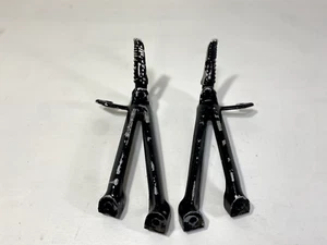 Juego de estriberas traseras derecha izquierda OEM GSXR750 2007 para pasajero Suzuki GSXR750 - Imagen 1 de 2