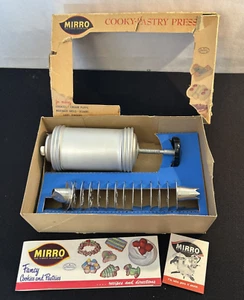 Vintage MIRRO Cooky (Cookie) Pastry Press, 2 Tips & 12 Discs Recipe Booklet - Picture 1 of 12