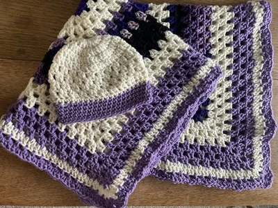 Ручной работы крючком Baby афганский одеяло/шляпа. Унисекс большой /сделано в США - Изображение 1 из 4