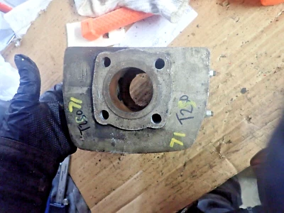 1971 SUZUKI T250 T 250 HUSTLER Cylinder Jug Barrel Foto 1 de 4