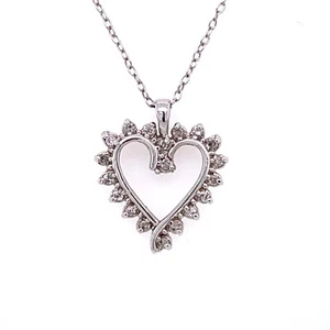Colgante de diamantes a corazón abierto estilo vintage de oro blanco de 10 K 0,20 quilates de 1,6 gramos - Imagen 1 de 3
