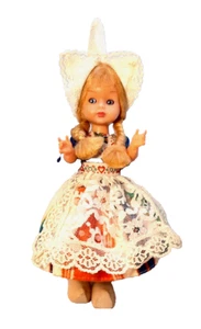 Muñeca Niña Holandesa en Sombrero Volendam - Zapatos de Madera - 8"- De Colección - Imagen 1 de 9