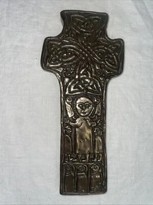The Wild Goose Studio St Patrick’s Cross #31 Celtic Cast - a mano en Kinsale - Imagen 1 de 10
