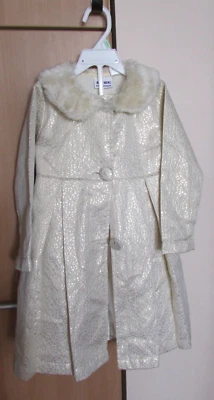 Conjunto de abrigo de vestir blanco y plateado para bebé pequeño de BLUEBER BOULEVARD talla 5 Foto 1 de 4