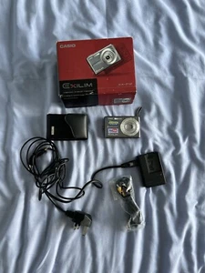 Casio Digital Camera Exilim EX-Z12 7.2MP Silver Tested - Picture 1 of 9