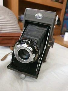 1953 Ross Ensign Snapper folding camera. Grey finish. Excellent condition. - Picture 1 of 9