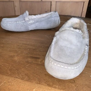 Ugg Sheep Lined Moccasins Dove Gray Suede Leather 10.5 M - Picture 1 of 16
