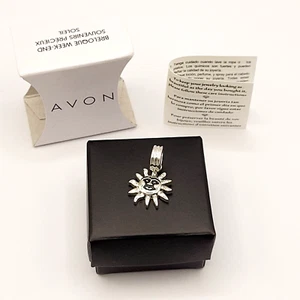 Ciondolo da appendere sole luminoso con volto tono argento Avon ricordi cari con scatola - Foto 1 di 14
