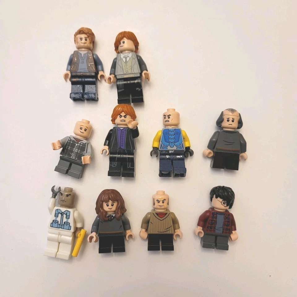 LEGO CITY 10 minifigures lot - Image 1 of 1