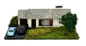 Spur N einstöckiges Haus im Ranchstil individuell bemalt Landschaftshof beleuchtet - Bild 1 von 5