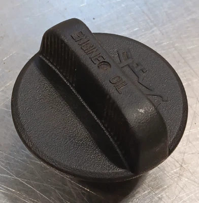 SMART FOR TWO BRABUS 08 2009 OE 1,0 L LITRO 3 CILINDROS TAPA DE LLENADO DE ACEITE 1320180002 Foto 1 de 4