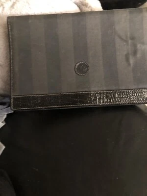 Bolso de mano estilo sobre vintage Fendi. Se vende exclusivamente en Bergdorf Goodman Foto 1 de 4