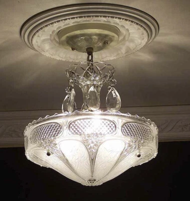 Старинная винтажная потолочная люстра со стеклянным абажуром arT Deco 239a - Изображение 1 из 4