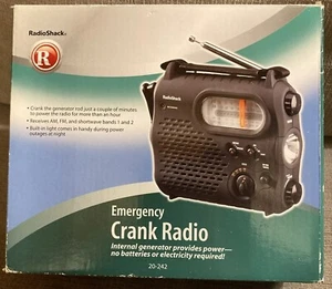 RADIO SHACK 20-242 Emergency Crank Radio with Light AM/FM SW1 SW2 USB NOB - Picture 1 of 19