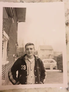 Foto Vintage 1956-57 Giovane Uomo in Letterman Giacca Sportiva York Co. PA LOOK - Foto 1 di 2