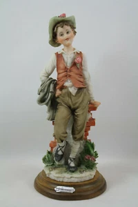 Giuseppe Armani Country Boy Leaning On Brick Wall Figur - Bild 1 von 10