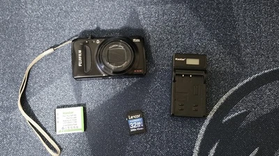 Fujifilm FinePix F Series F500EXR 16.0MP Digital Camera - Black - Image 1 of 4