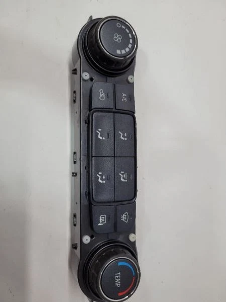 17-19 Chevrolet Silverado 1500 Control de temperatura Estilo clásico OEM Foto 1 de 4