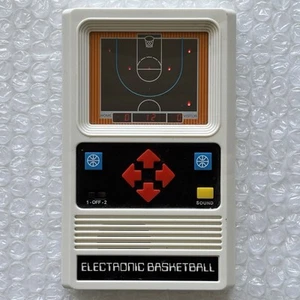 Mattel Handheld elektronisches Basketballspiel getestet funktioniert - Bild 1 von 2